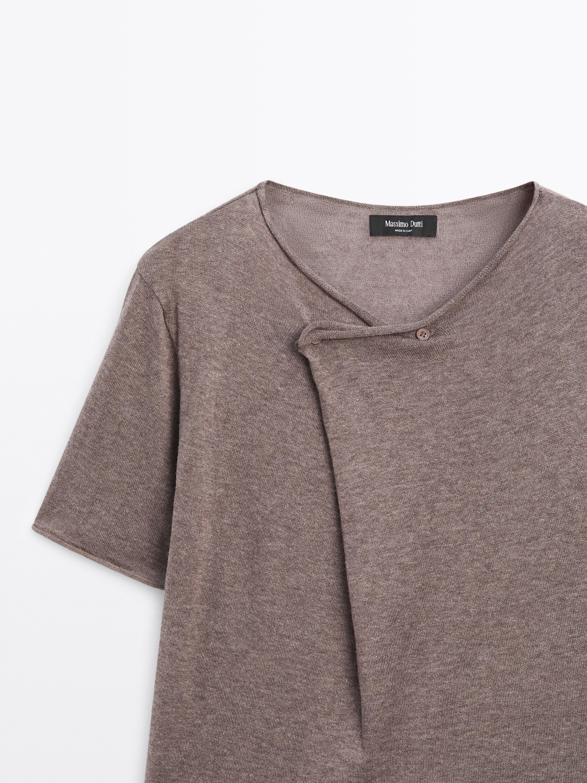 Short sleeve T-shirt with asymmetric fastening